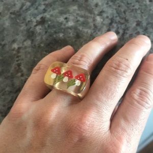 Resin mushroom ring